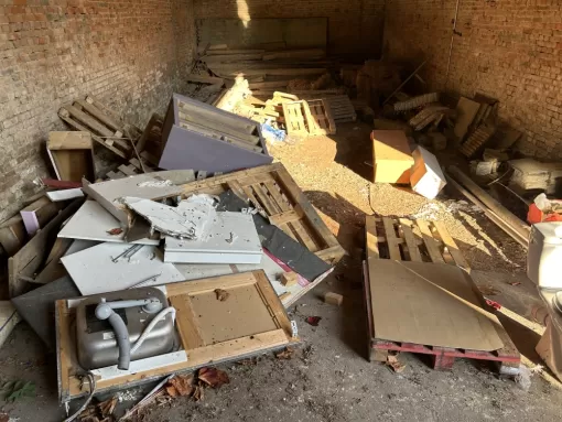 Débarras des parties extérieures d’une maison sur Amiens , Amiens, Elite Débarras