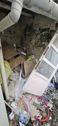 Débarras des parties extérieures d’une maison près d’Amiens , Amiens, Elite Débarras