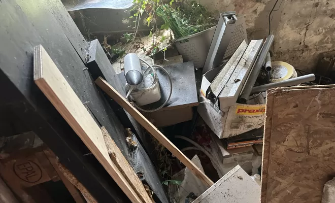 Débarras intégral des parties extérieures d'une maison sur Amiens, Amiens, Elite Débarras